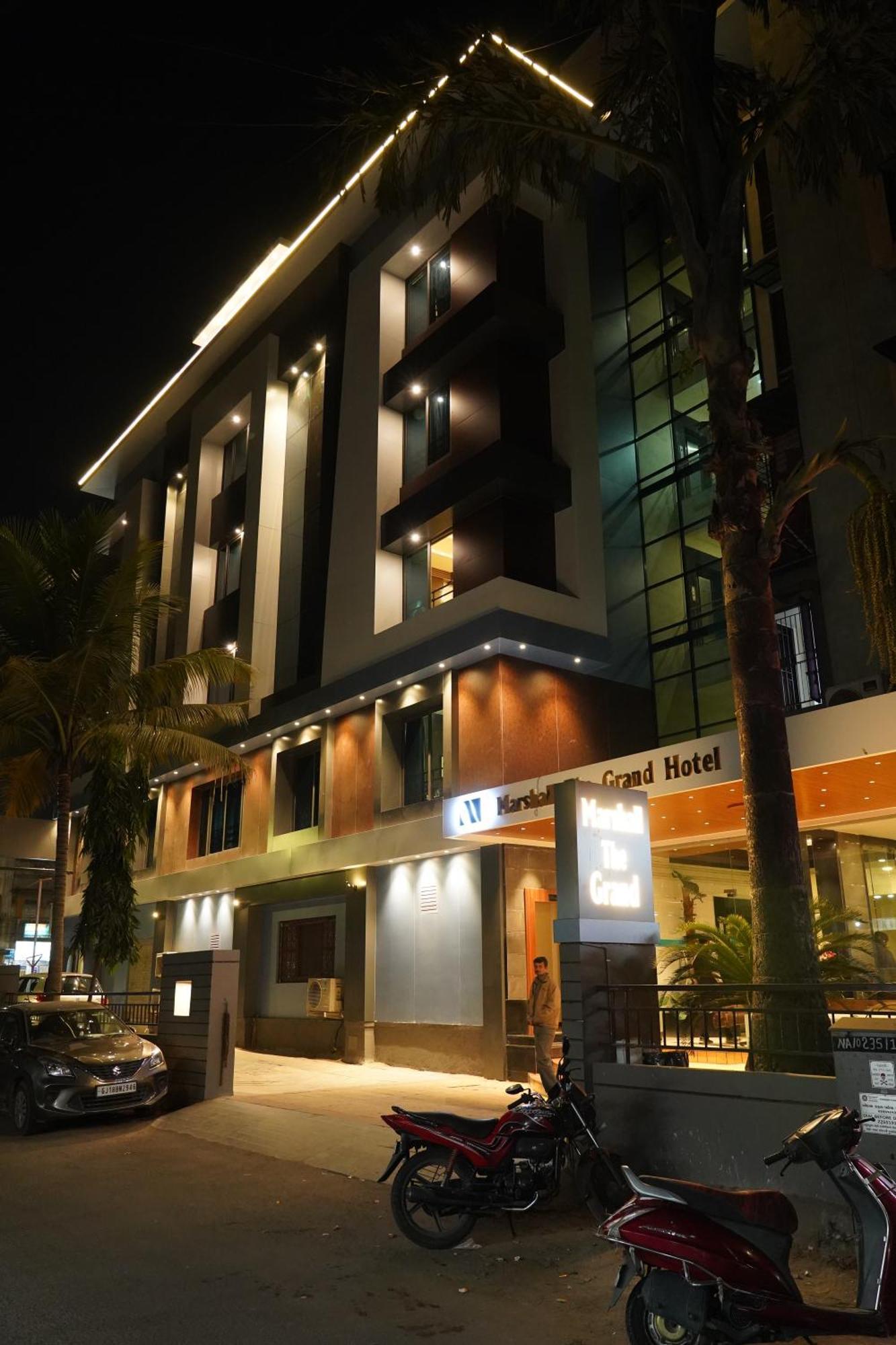 Marshall The Grand Hotel Ahmedabad Bagian luar foto