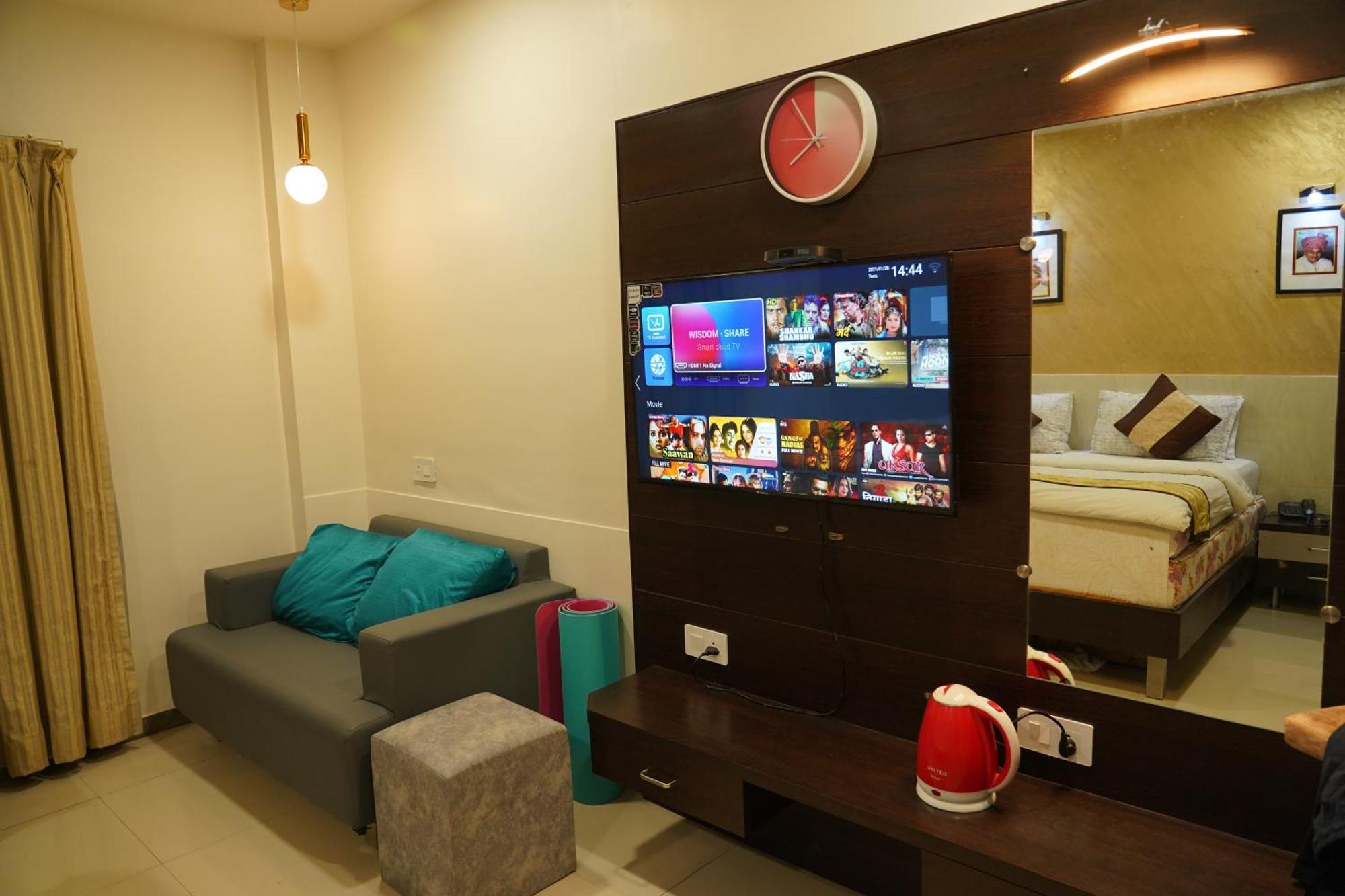 Marshall The Grand Hotel Ahmedabad Bagian luar foto