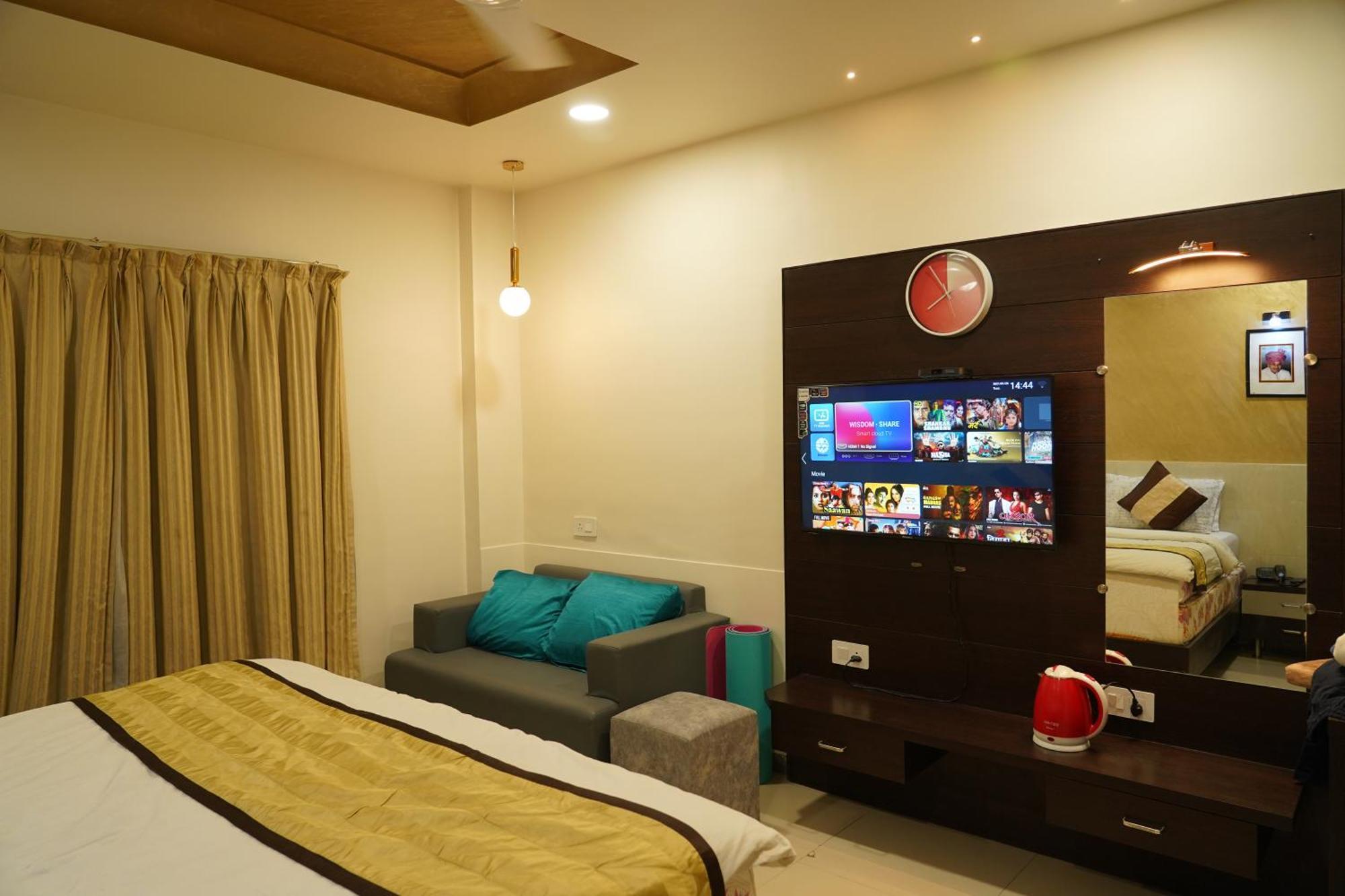 Marshall The Grand Hotel Ahmedabad Bagian luar foto