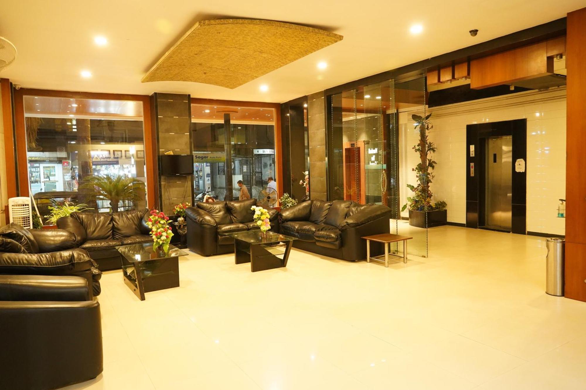 Marshall The Grand Hotel Ahmedabad Bagian luar foto