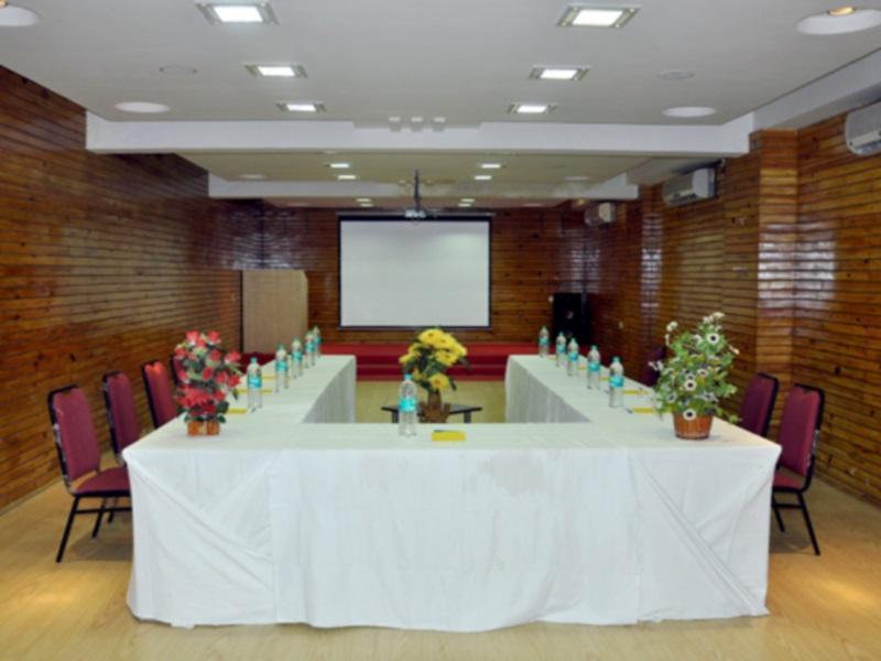 Marshall The Grand Hotel Ahmedabad Bagian luar foto