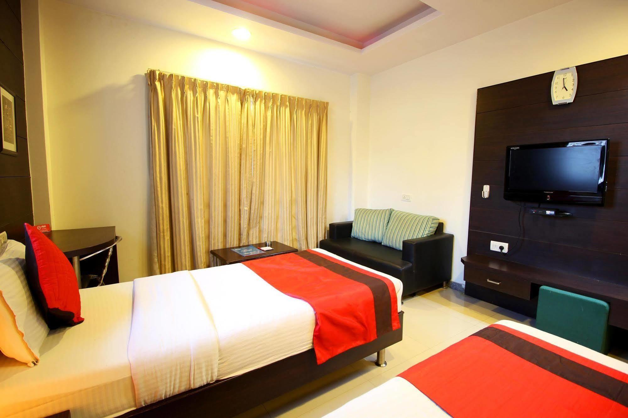 Marshall The Grand Hotel Ahmedabad Bagian luar foto