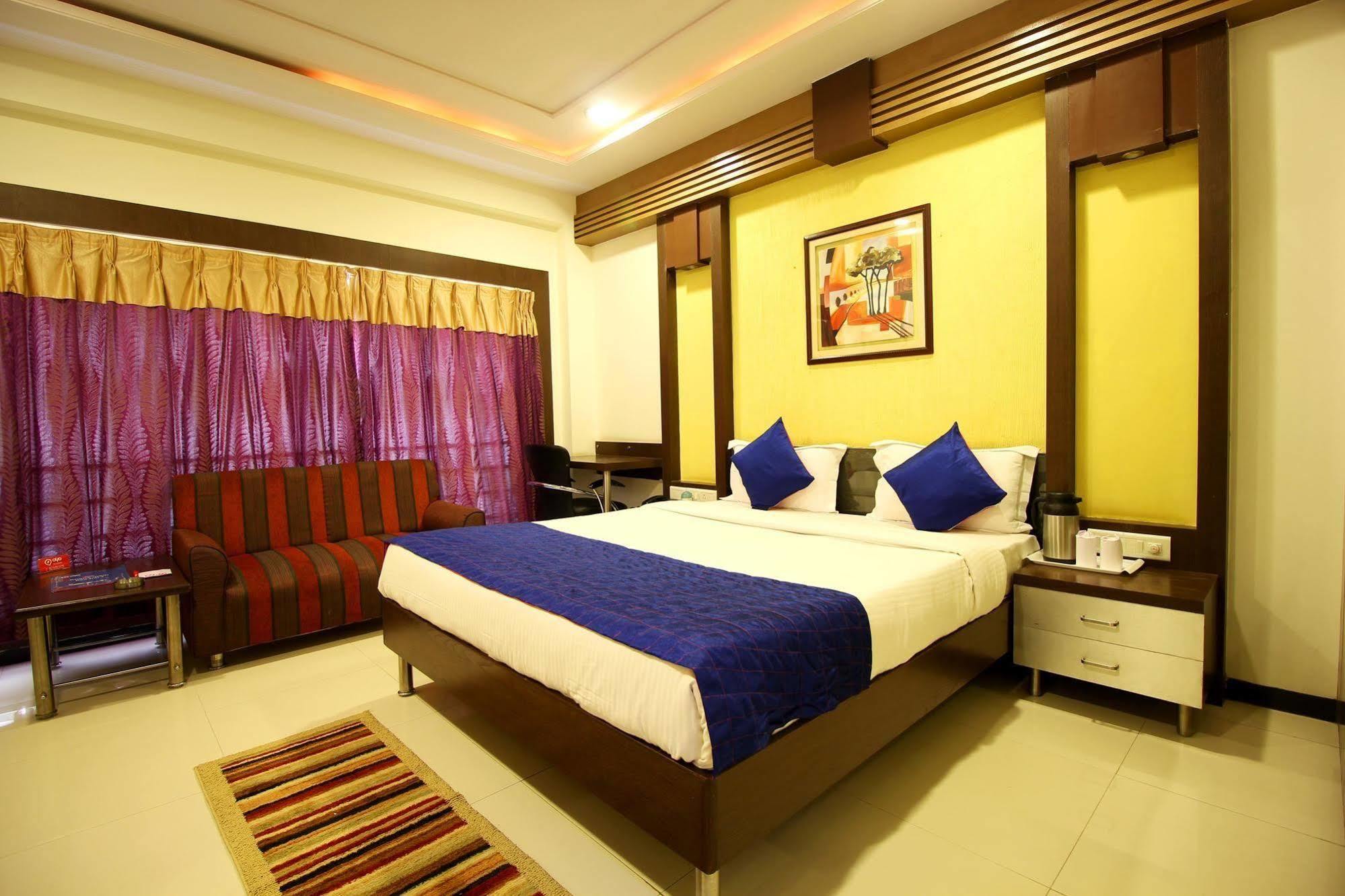 Marshall The Grand Hotel Ahmedabad Bagian luar foto
